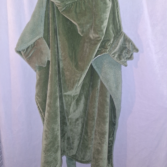 Green Dinosaur Plush Blanket - Picture 4 of 16